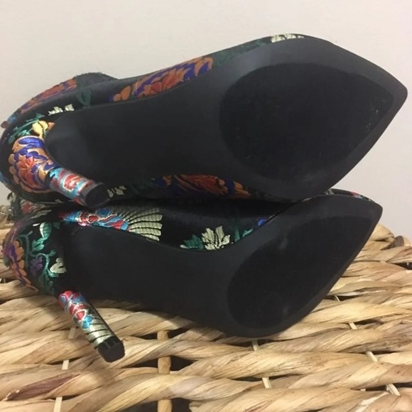 “Madelina” Justfab Black Flower 4” Heel Booties! 💥 - Picture 8 of 11